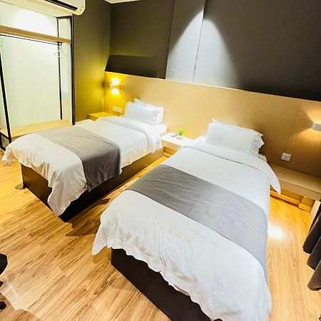 Extreme Boutique Hotel Keluang Ngoại thất bức ảnh