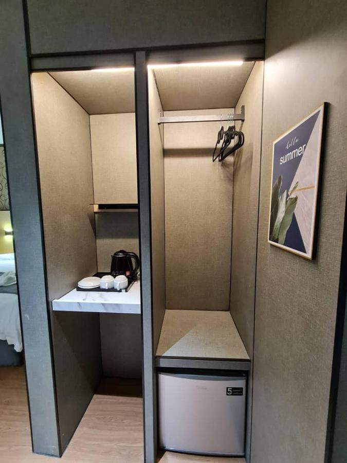 Extreme Boutique Hotel Keluang Ngoại thất bức ảnh