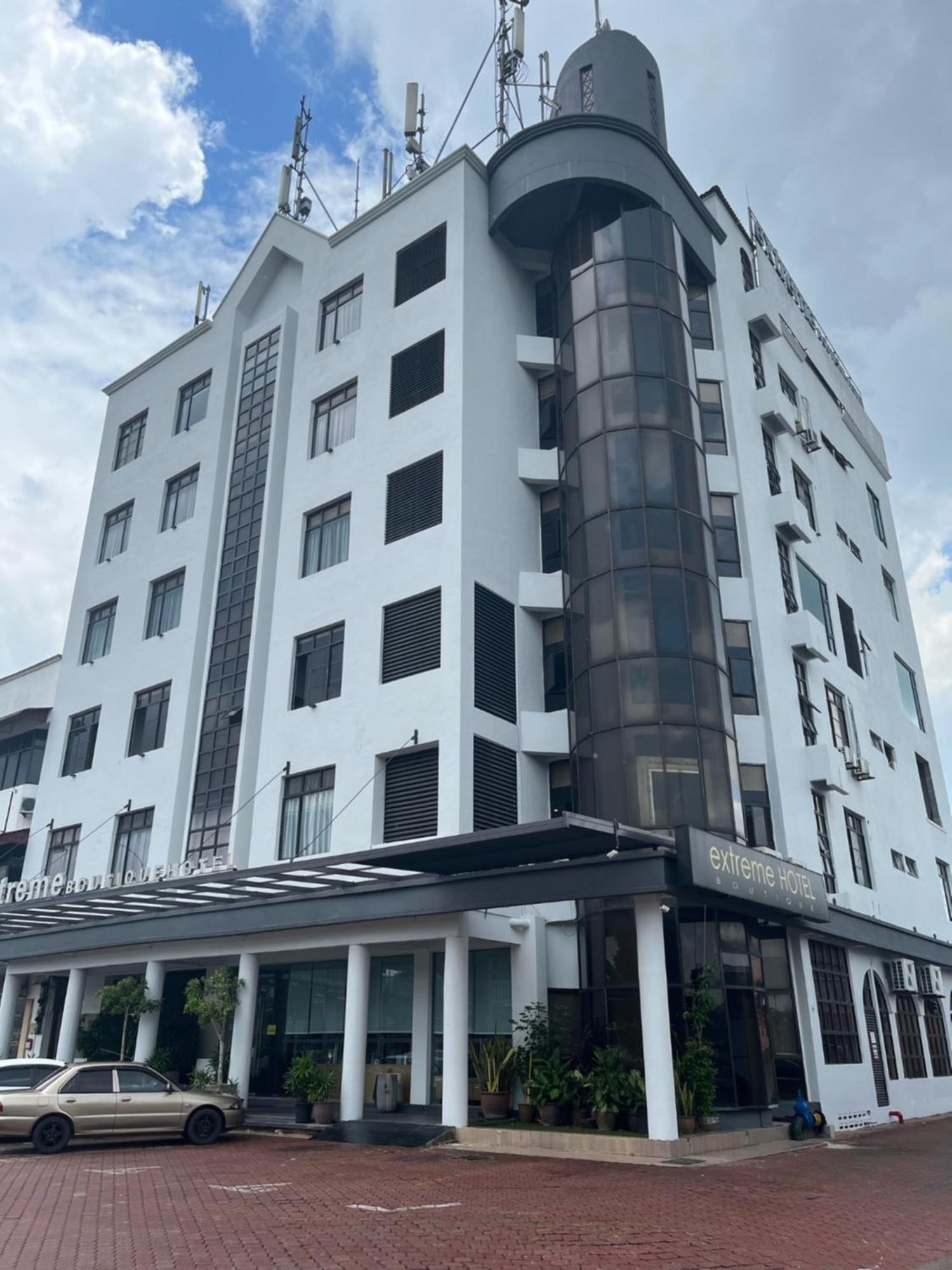 Extreme Boutique Hotel Keluang Ngoại thất bức ảnh