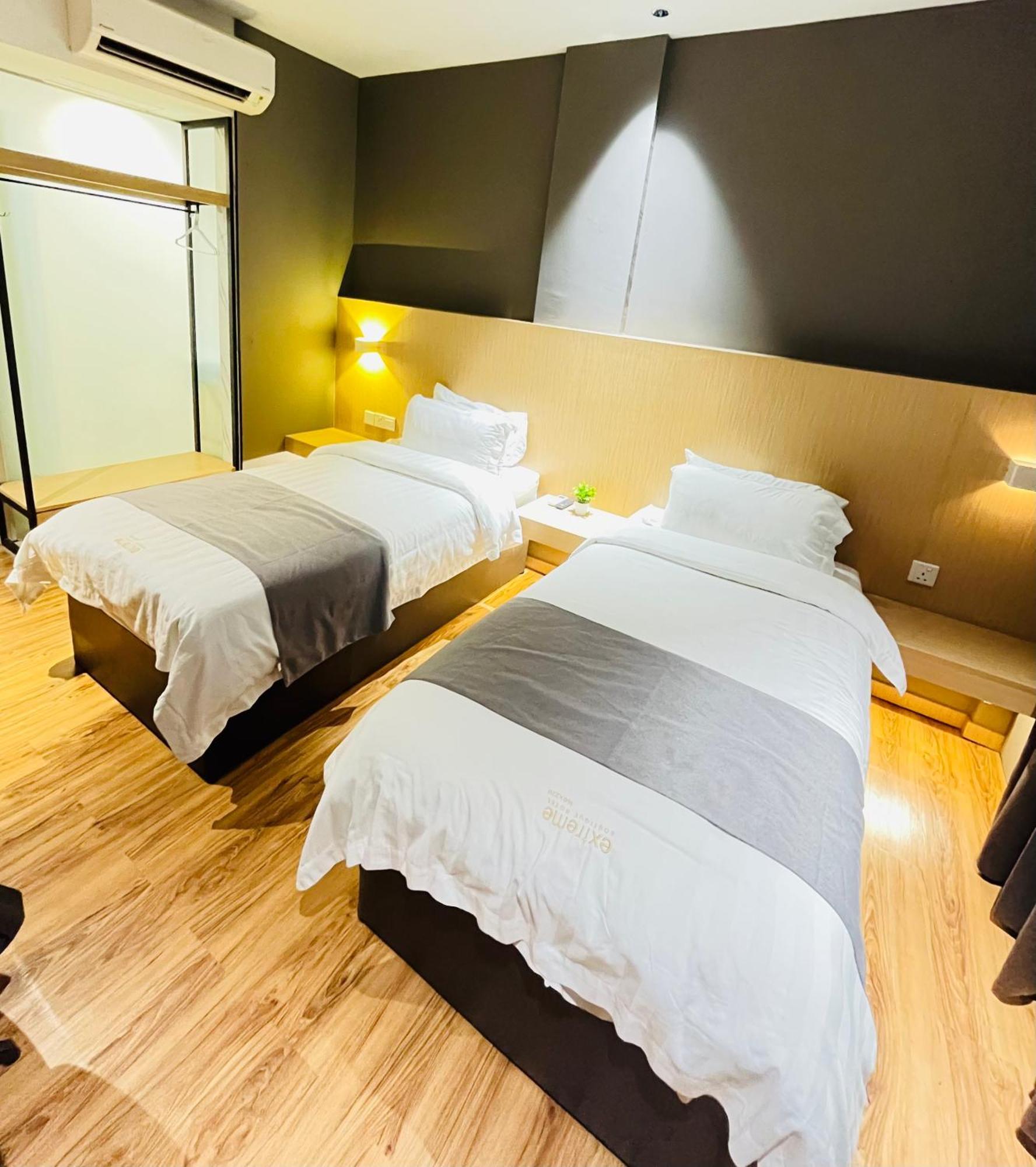 Extreme Boutique Hotel Keluang Ngoại thất bức ảnh