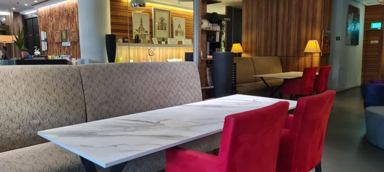Extreme Boutique Hotel Keluang Ngoại thất bức ảnh
