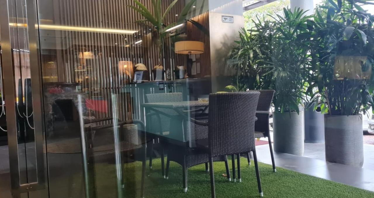 Extreme Boutique Hotel Keluang Ngoại thất bức ảnh