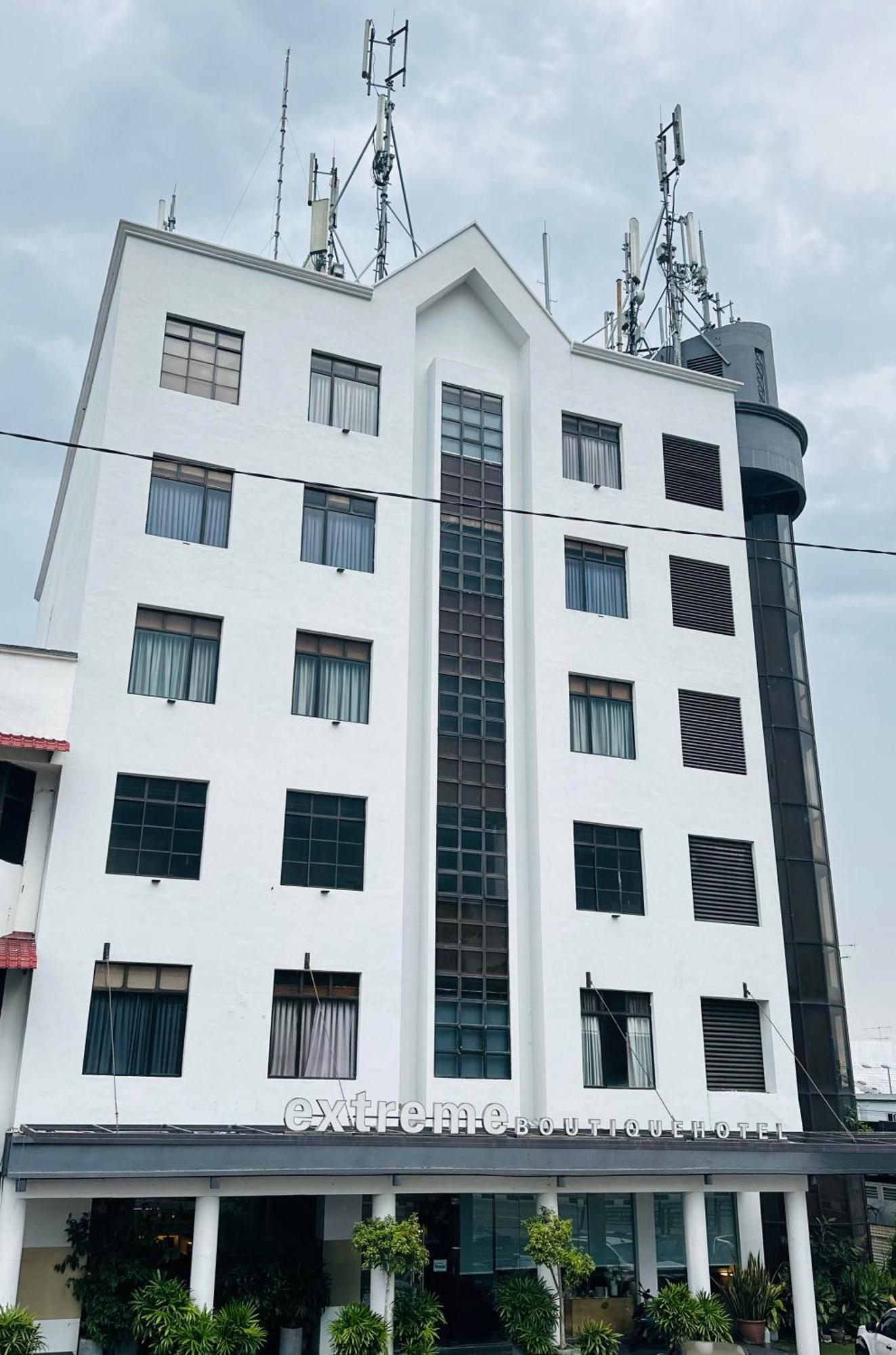 Extreme Boutique Hotel Keluang Ngoại thất bức ảnh