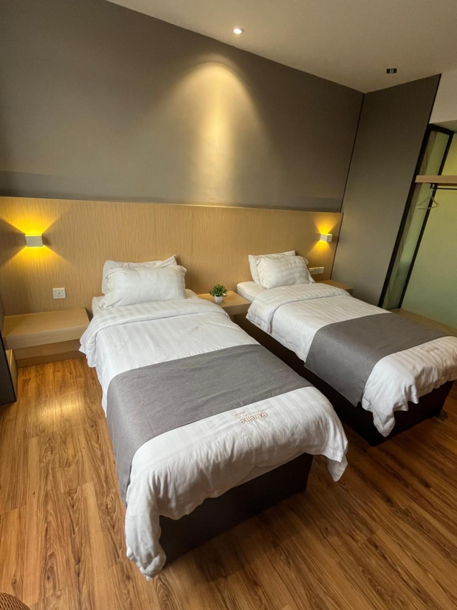 Extreme Boutique Hotel Keluang Ngoại thất bức ảnh