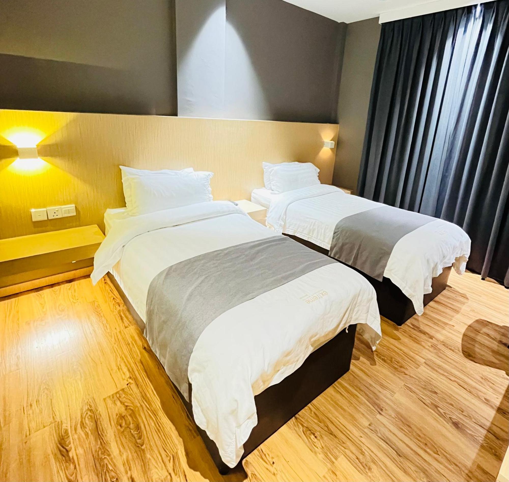 Extreme Boutique Hotel Keluang Ngoại thất bức ảnh