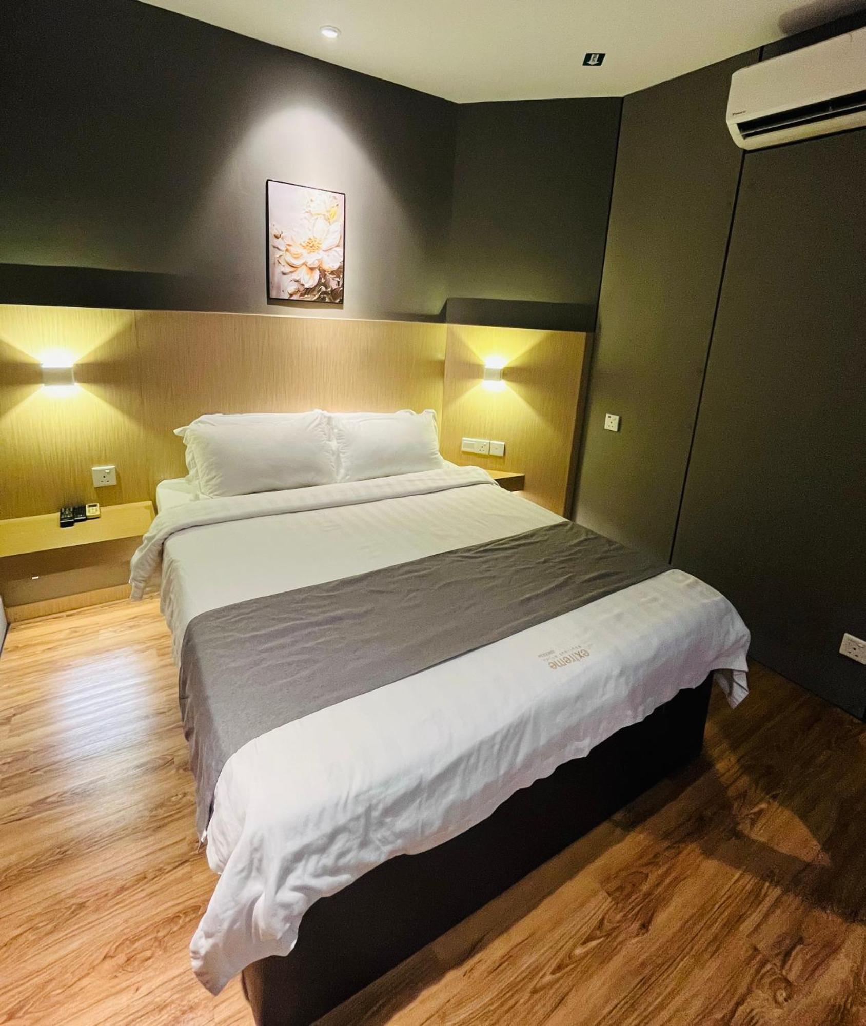 Extreme Boutique Hotel Keluang Ngoại thất bức ảnh