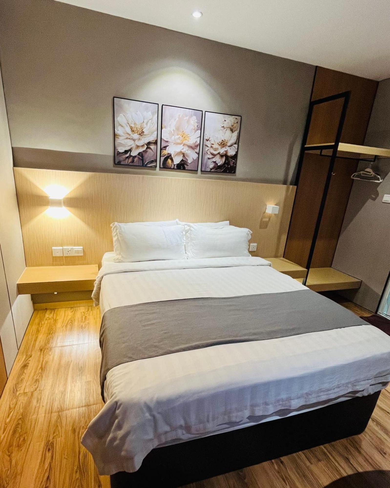 Extreme Boutique Hotel Keluang Ngoại thất bức ảnh