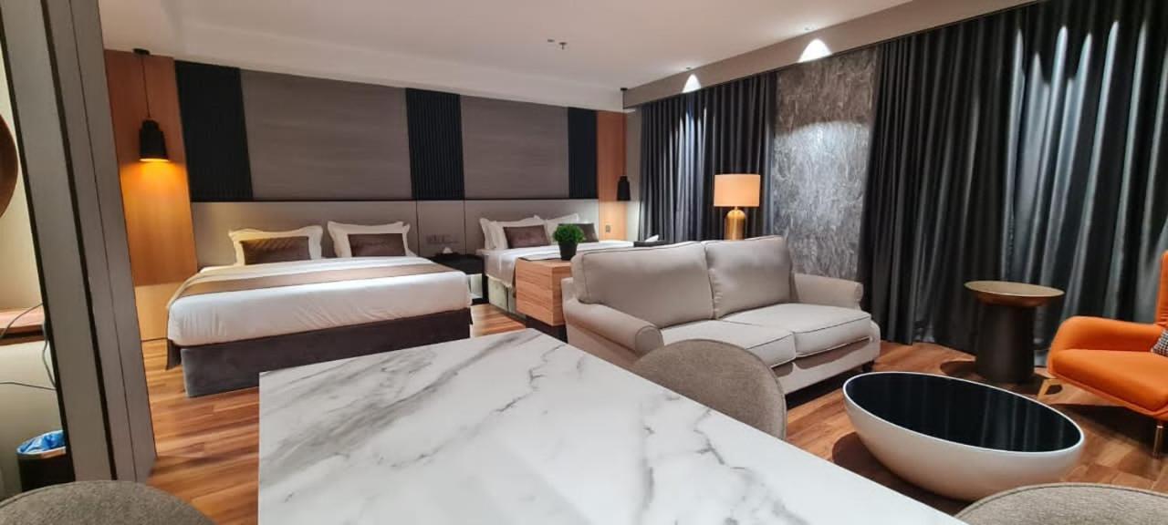 Extreme Boutique Hotel Keluang Ngoại thất bức ảnh