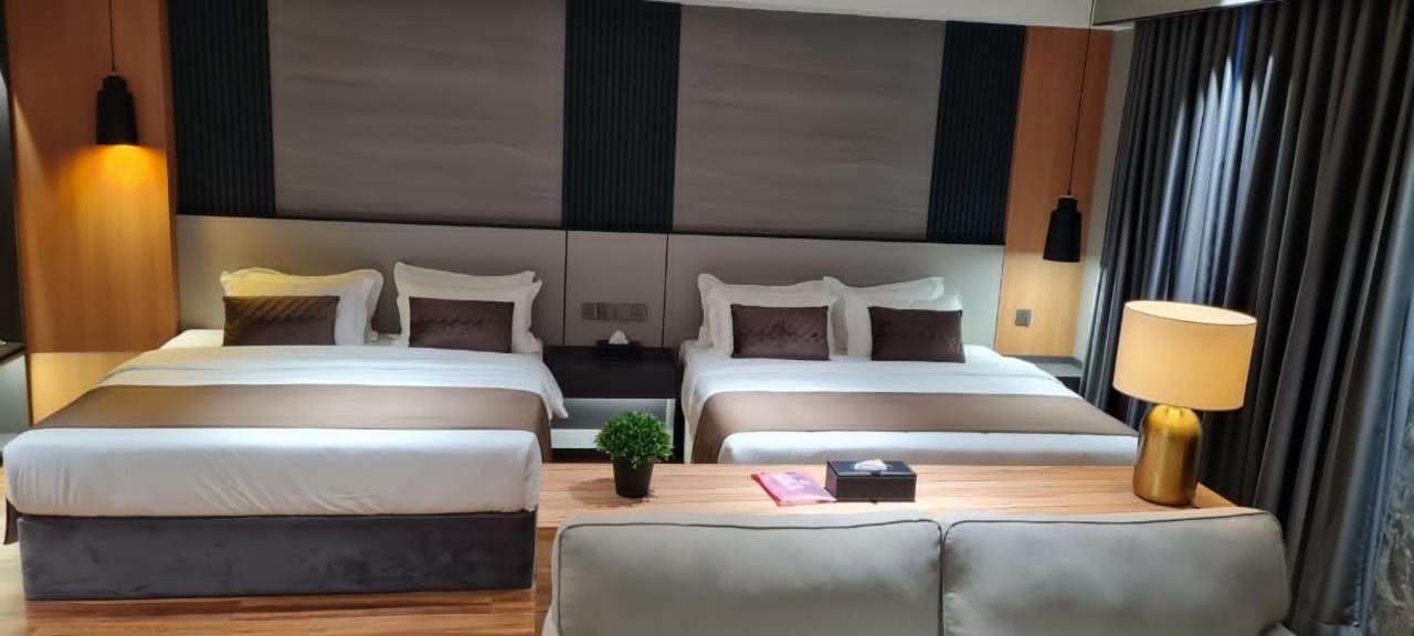 Extreme Boutique Hotel Keluang Ngoại thất bức ảnh