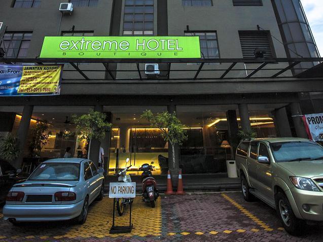 Extreme Boutique Hotel Keluang Ngoại thất bức ảnh